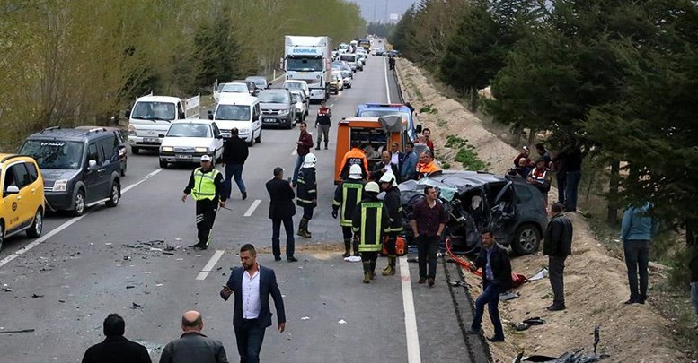 Isparta'da trafik kazası: 1 ölü, 40 yaralı