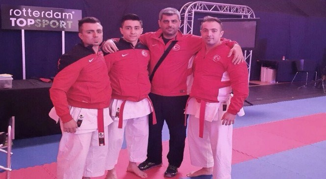Kağıtsporlu  Oyunculardan  Rotterdam'da  Altın  Madalya