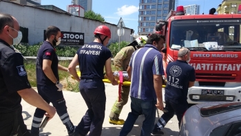 Küçük Çocuğun Saçları Metro İstasyonunda Yürüyen Merdivenlere Sıkıştı
