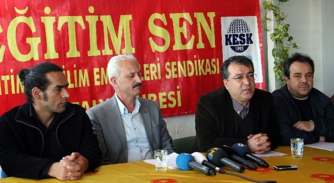 Mahkeme  Zorunlu  Din  Dersi  İçin  Dava  Açan  Aileleri  Haklı  Buldu