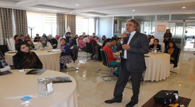 Muş'ta  Öğrencilere  Meslek  Eğitim  Konferansı