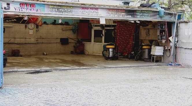 Nisan  Yağmurları  Oto  Yıkamacıları  Vurdu