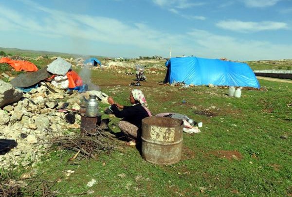 Nusaybin'deki operasyondan kaçan ailenin, Midyat'ta çadırda yaşam savaşı