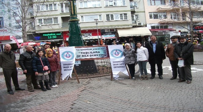 Öğrenciler  Yaşlıları  Unutmadı