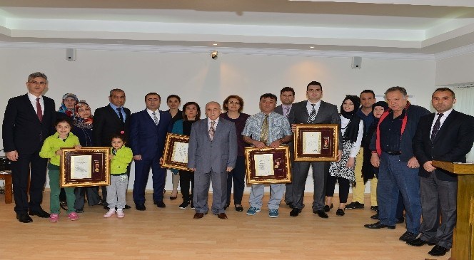 Şehit  Yakınları  ve  Gazilere  “devlet  Övünç”  Madalyası