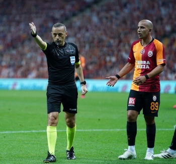 Sofiane Feghouli, Kırmızı Kart Gördü
