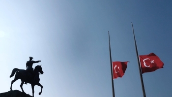 Thy’Den Duygulandıran 10 Kasım Paylaşımı
