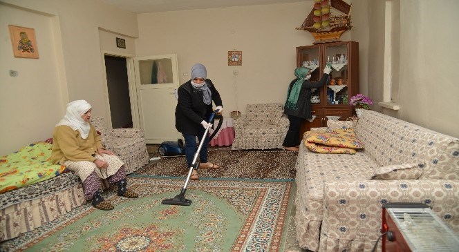 Yaşlılara  Evde  Bakım  Hizmeti  Devam  Ediyor