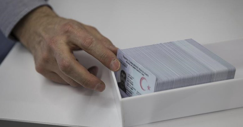 Yeni kimlik kartlarının dağıtımı başladı