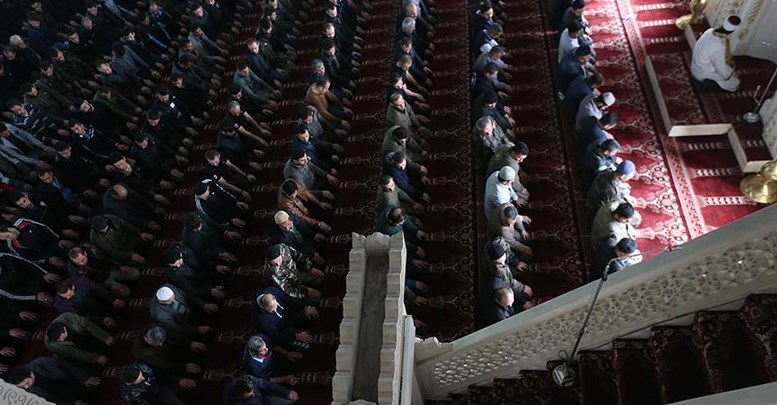 Yüksekova'da 34 gün sonra ilk cuma namazı