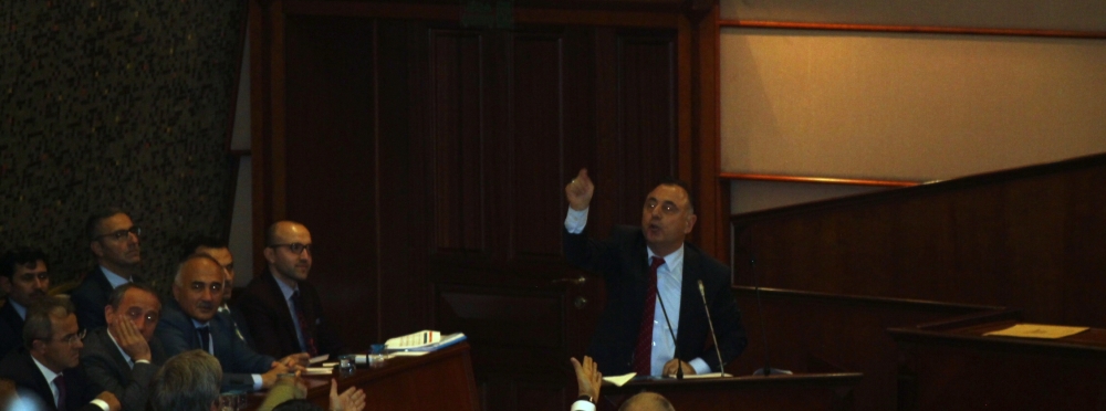 İBB ve İETT borç batağında, halkın parası heb…